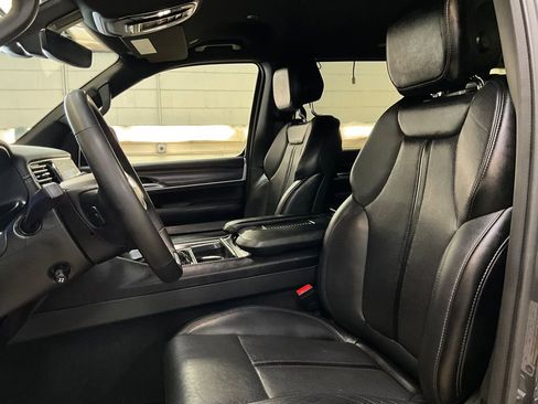 Used 2024 Jeep Wagoneer Series II w/ Flexible Seating Group image 10