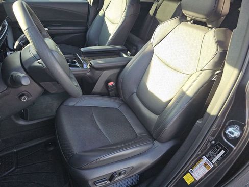 Used 2025 Toyota Sienna Limited image 14