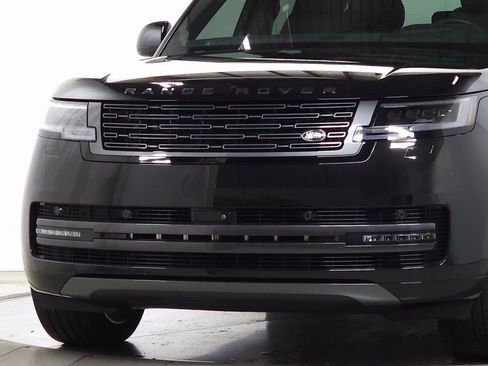 Used 2025 Land Rover Range Rover SE image 13