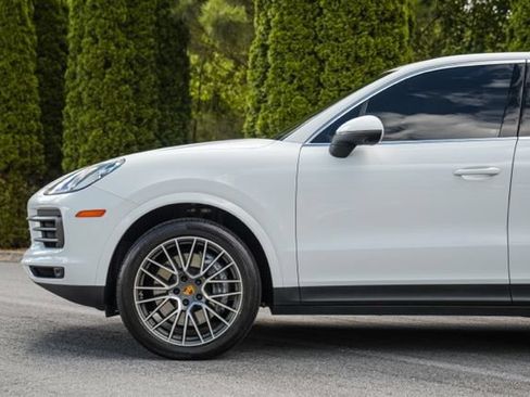 Used 2021 Porsche Cayenne AWD/4WD image 10