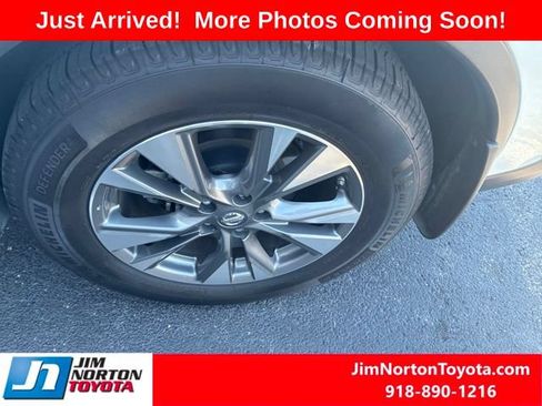Used 2017 Nissan Murano SL w/ Cargo Package FWD image 4
