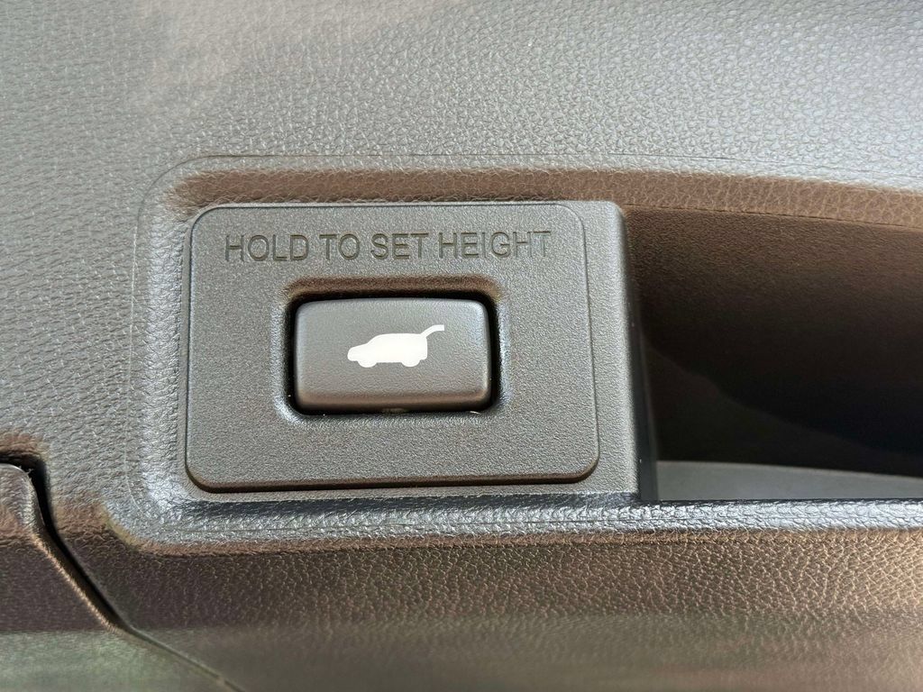 Certified 2025 Acura RDX SH-AWD image 10