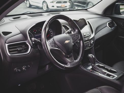 Used 2021 Chevrolet Equinox LT FWD image 2