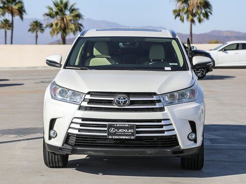 Used 2018 Toyota Highlander XLE FWD image 2
