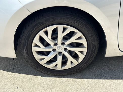 Used 2017 Toyota Corolla LE w/ Carpet Mat Package (TMS) FWD image 11