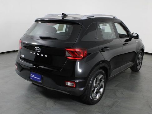 Certified 2022 Hyundai Venue SEL FWD image 16