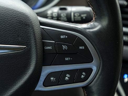 Used 2019 Chrysler Pacifica Touring-L Plus w/ Advanced Safetytec Group image 22