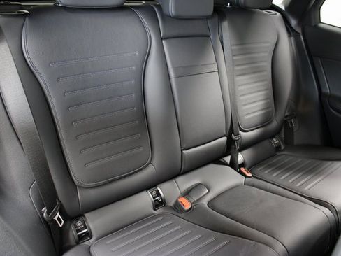 Used 2024 Mercedes-Benz GLC 300 image 16