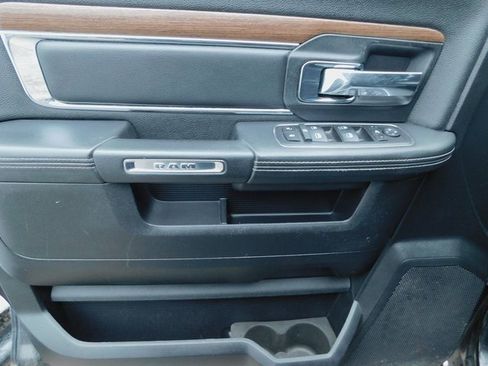 Used 2014 RAM 1500 Laramie w/ Convenience Group image 10