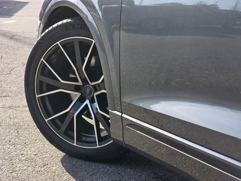 Used 2020 Audi Q8 Prestige image 7