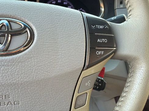 Used 2011 Toyota Avalon FWD image 17