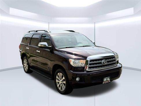 Used 2016 Toyota Sequoia Limited w/ Safety & Convenience Package AWD/4WD image 3