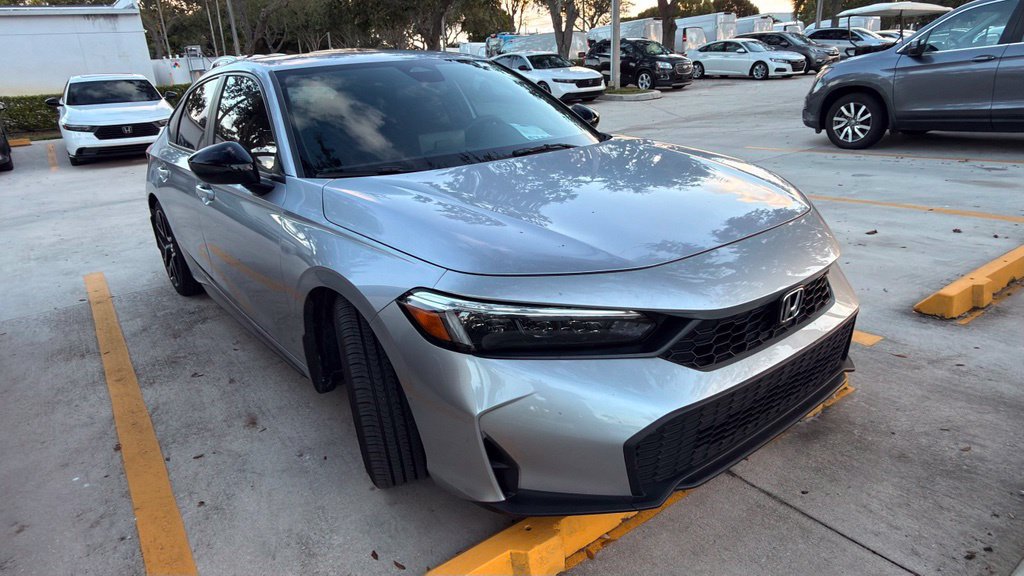 Used 2025 Honda Civic Sport image 4