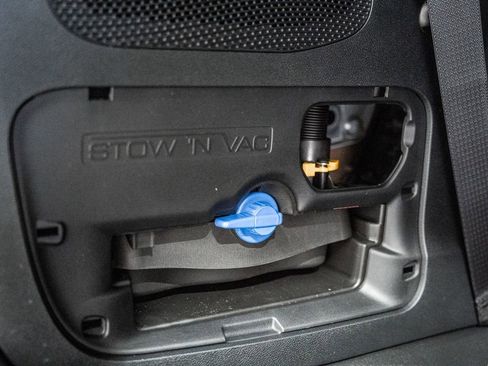 New 2026 Chrysler Pacifica Limited image 10