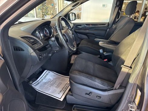 Used 2020 Dodge Grand Caravan SE image 7