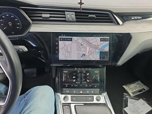 Used 2024 Audi Q8 e-tron Premium image 4