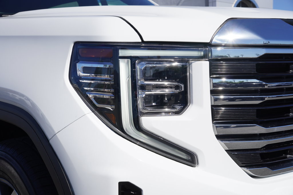 Used 2023 GMC Sierra 1500 SLT w/ SLT Convenience Package AWD/4WD image 12