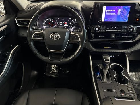 Used 2023 Toyota Highlander XLE image 14
