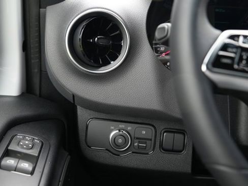 Used 2025 Mercedes-Benz Sprinter 2500 image 32