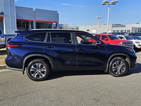 Used 2023 Toyota Highlander XLE image 13