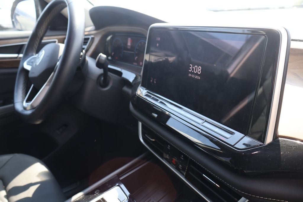 Used 2025 Volkswagen Atlas SE AWD/4WD image 15