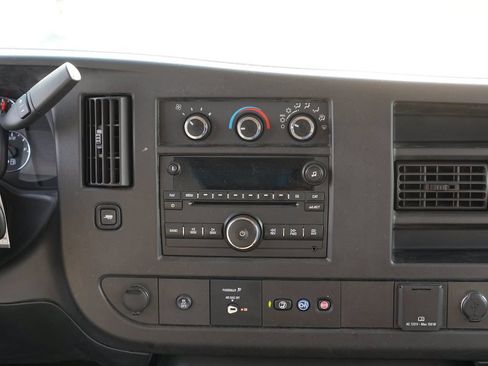 Used 2018 Chevrolet Express 3500 LT w/ LT Preferred Equipment Group RWD image 24