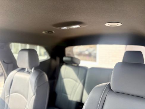 Used 2024 Buick Enclave Premium image 16