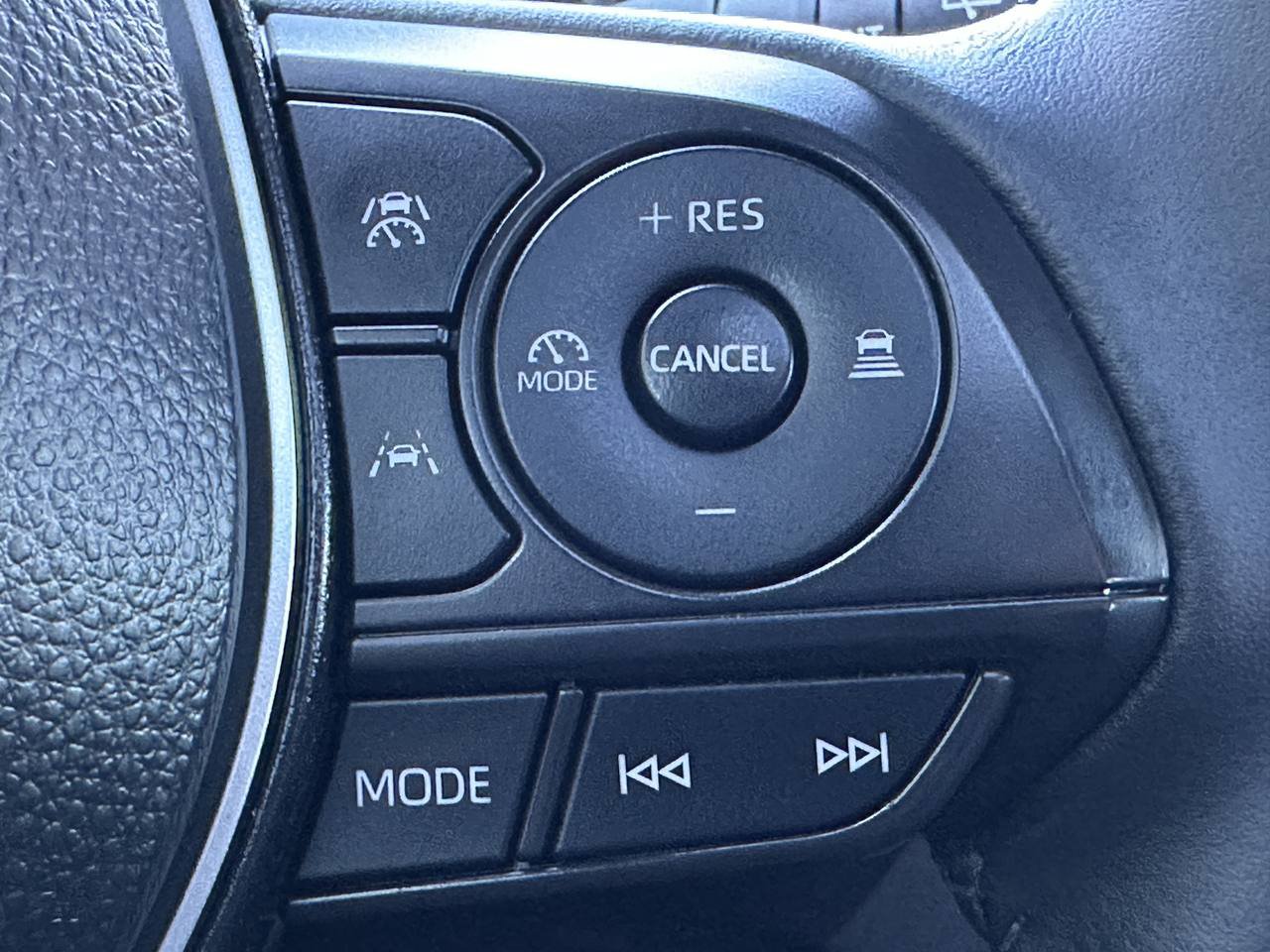 Used 2024 Toyota Corolla Cross AWD Hybrid w/ Convenience Package image 35