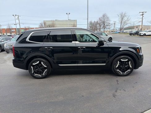 Used 2023 Kia Telluride S w/ S Sunroof Package image 4