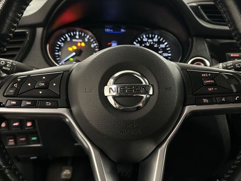 Used 2020 Nissan Rogue SV AWD/4WD image 16