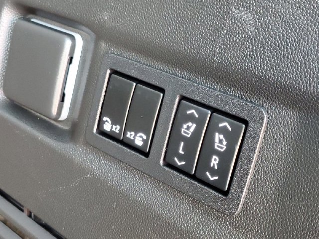 Used 2022 GMC Yukon Denali w/ Denali Premium Package AWD/4WD image 36