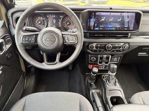 Used 2025 Jeep Wrangler Unlimited Rubicon AWD/4WD image 19