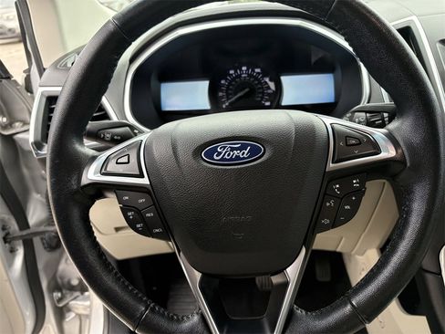 Used 2019 Ford Edge Titanium image 32
