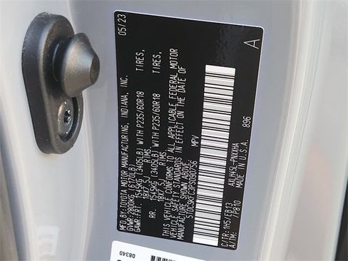 Used 2023 Toyota Sienna XLE Woodland Edition image 21