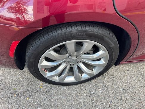 Used 2022 Chrysler 300 Touring RWD image 5