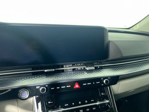 Certified 2024 Kia Carnival SX Prestige FWD image 25