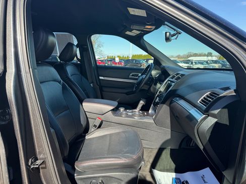 Used 2023 Ford Explorer XLT w/ Equipment Group 202A image 13