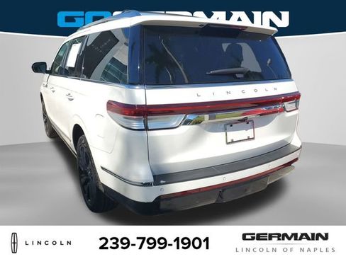 Used 2023 Lincoln Navigator Reserve image 9