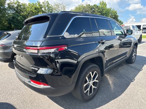 Used 2025 Jeep Grand Cherokee Limited AWD/4WD image 4