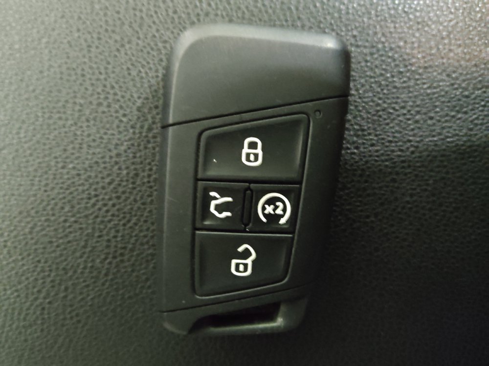 Used 2025 Volkswagen Jetta SE FWD image 32