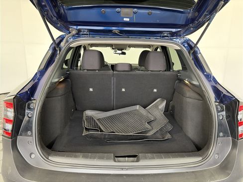 Used 2025 Nissan Kicks SV AWD/4WD image 15