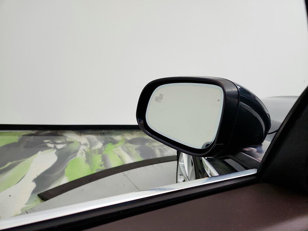 Used 2015 Jaguar XJ AWD image 15