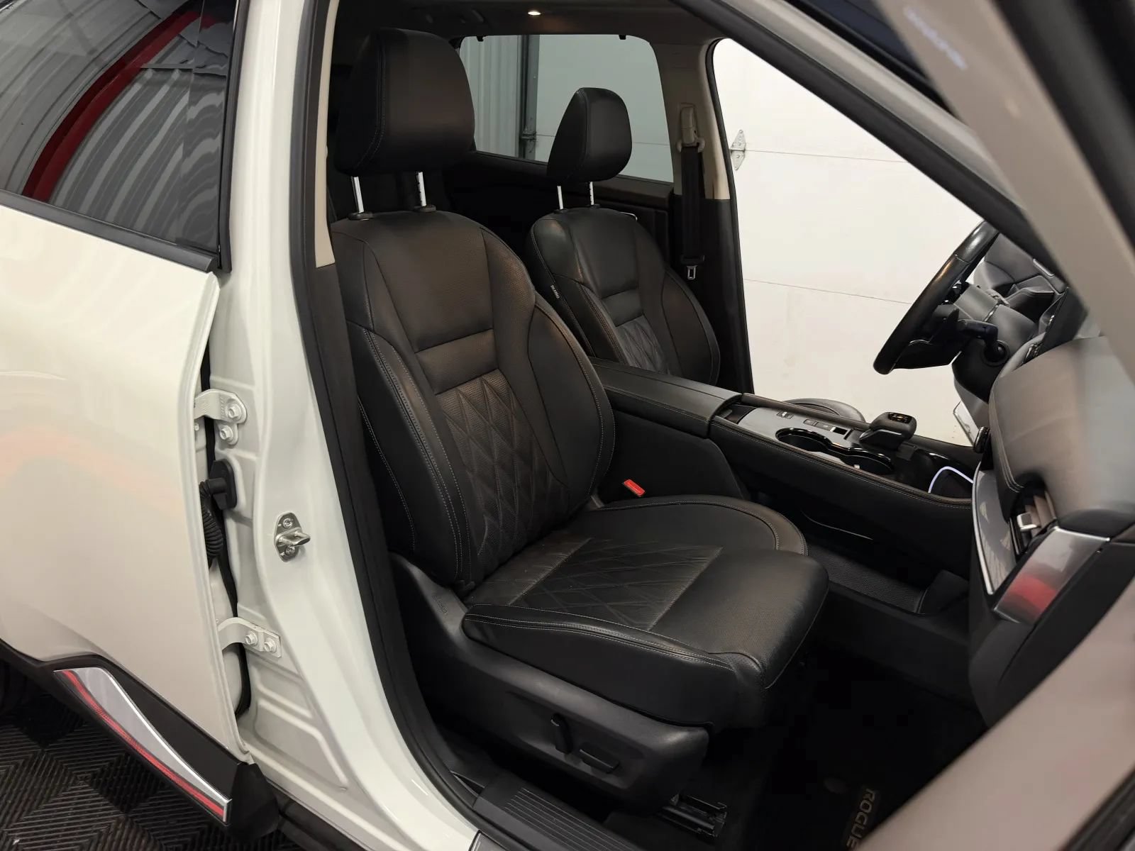 Used 2022 Nissan Rogue Platinum w/ Head-Up Display Package FWD image 44