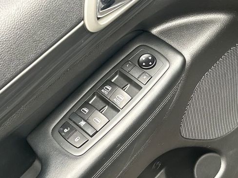 Used 2021 Jeep Grand Cherokee Laredo X image 12