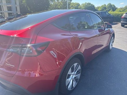 Used 2024 Tesla Model Y Long Range AWD/4WD image 8