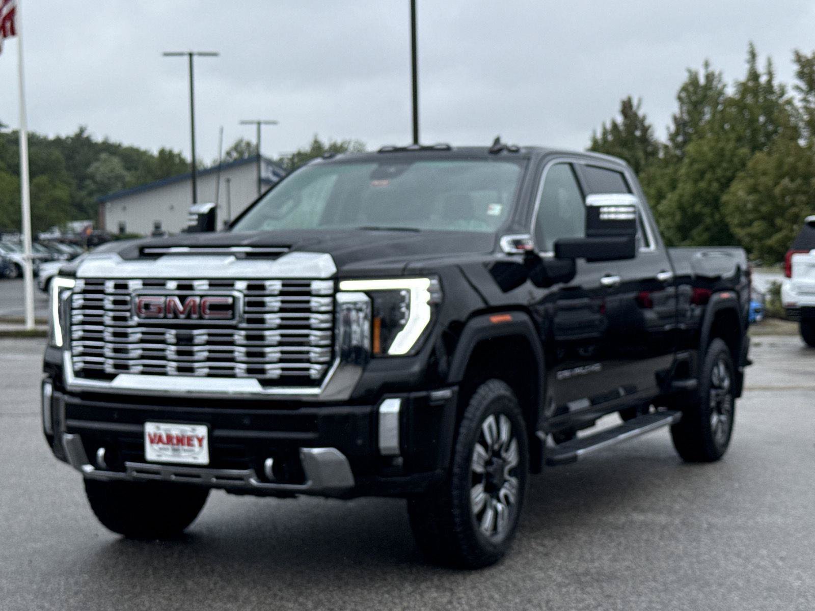 Used 2025 GMC Sierra 2500 Denali AWD/4WD image 1