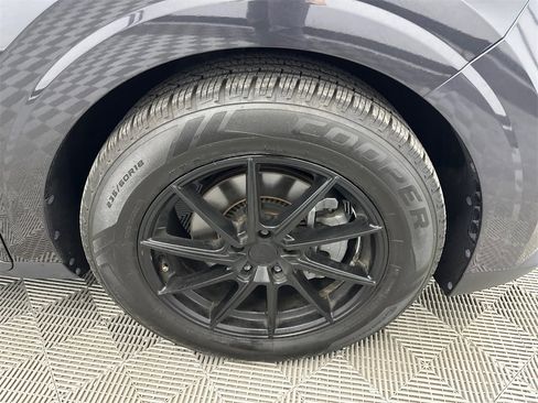 Used 2022 Kia Carnival LX image 13