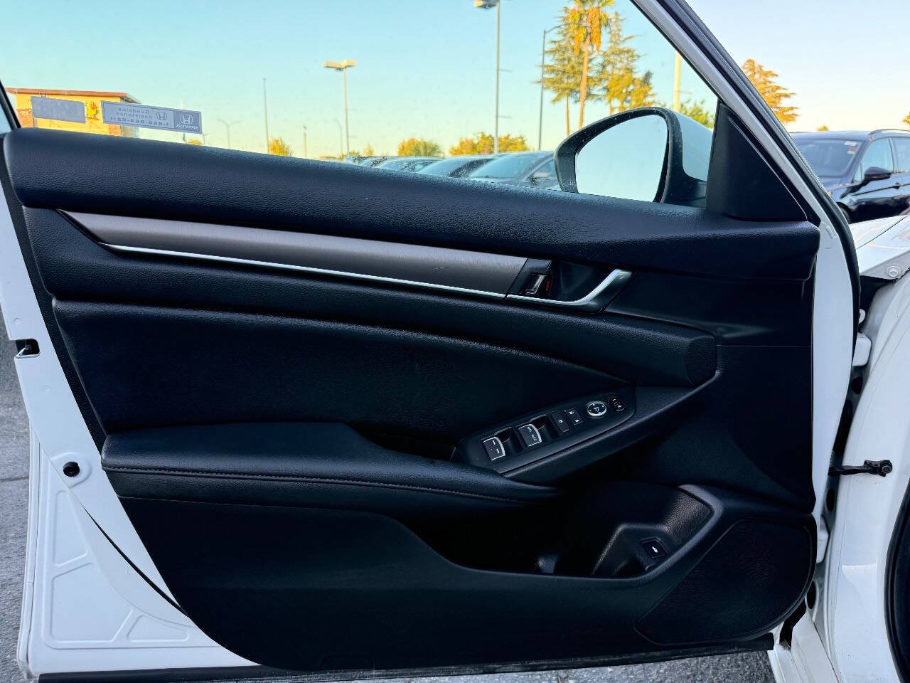 Used 2019 Honda Accord LX image 10
