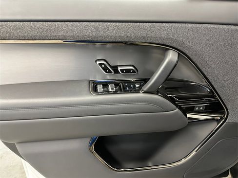 Used 2023 Land Rover Range Rover Sport SE image 16