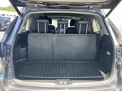 Used 2017 Toyota Highlander SE AWD/4WD image 9
